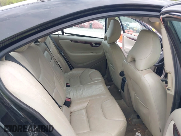 2005 Volvo S60 with VIN YV1RS592052430958, listed as a IAAI auction lot 42115131 with 187,424 mi miles. Bid and sale history available at carsss.com. Image 8.