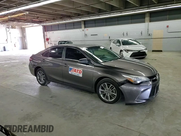 2017 Toyota Camry XLE z VIN 4T1BF1FK1HU721157, wystawiony jako Copart lot #55772635 z przebiegiem 178 665 mil mil oraz Szkoda całkowita • Salvage title. Historia ofert i sprzedaży dostępna na DreamBid. Obrazek 13.