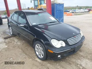 2005 Mercedes-Benz C 240 z VIN WDBRF81J05F557070, wystawiony jako IAAI lot #42242556 z przebiegiem 113 139 mil mil oraz . Historia ofert i sprzedaży dostępna na DreamBid. Obrazek 1.