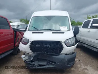 2022 Ford Transit Cargo z VIN 1FTBR1CG2NKA12529, wystawiony jako IAAI lot #42148516 z przebiegiem 41 359 mil mil oraz . Historia ofert i sprzedaży dostępna na DreamBid. Obrazek 12.