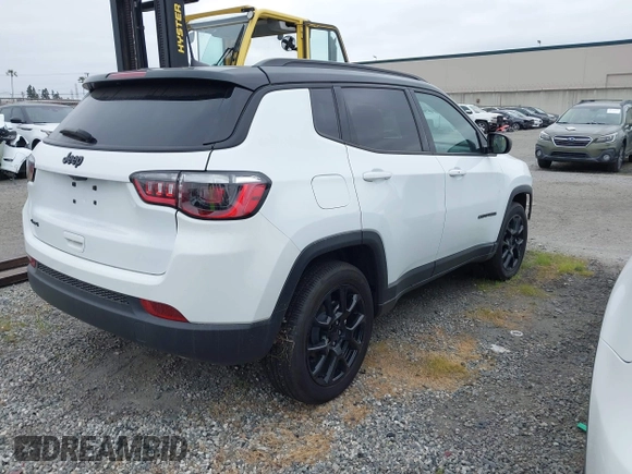 2024 Jeep Compass Latitude with VIN 3C4NJDBN0RT588081, listed as a IAAI auction lot 41773631 with 6,853 mi miles. Bid and sale history available at carsss.com. Image 4.