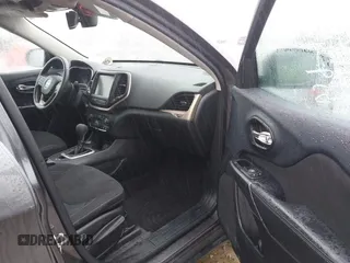 2016 Jeep Cherokee Latitude z VIN 1C4PJMCS3GW242644, wystawiony jako IAAI lot #42491524 z przebiegiem 77 784 mil mil oraz . Historia ofert i sprzedaży dostępna na DreamBid. Obrazek 5.