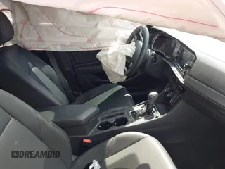 2020 Volkswagen Jetta S z VIN 3VWC57BU2LM078947, wystawiony jako IAAI lot #42181277 z przebiegiem 28 292 mil mil oraz . Historia ofert i sprzedaży dostępna na DreamBid. Obrazek 5.