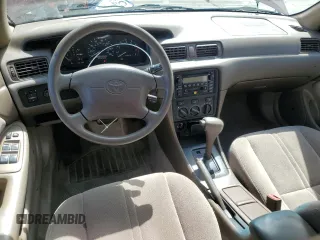 2001 Toyota Camry LE z VIN 4T1BF28K51U124747, wystawiony jako Copart lot #57482825 z przebiegiem 108 262 mil mil oraz Szkoda całkowita • Salvage title. Historia ofert i sprzedaży dostępna na DreamBid. Obrazek 8.