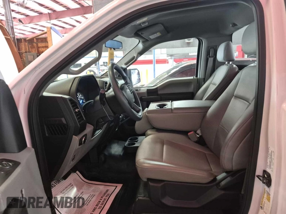2018 Ford F-150 XL z VIN 1FTMF1EB6JKF86421, wystawiony jako IAAI lot #42789883 z przebiegiem 11 869 mil mil oraz . Historia ofert i sprzedaży dostępna na DreamBid. Obrazek 3.
