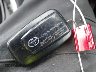 2022 Toyota Highlander Limited z VIN 5TDDZRBH9NS570565, wystawiony jako IAAI lot #41863992 z przebiegiem 41 974 mil mil oraz . Historia ofert i sprzedaży dostępna na DreamBid. Obrazek 11.