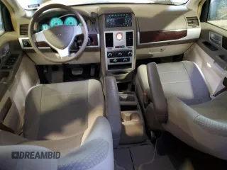 2010 Chrysler Town & Country Touring z VIN 2A4RR5D17AR431823, wystawiony jako Copart lot #60486005 z przebiegiem 200 459 mil mil oraz Czysty tytuł • Clean title. Historia ofert i sprzedaży dostępna na DreamBid. Obrazek 8.