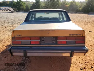 1985 Chevrolet Celebrity z VIN 2G1AW19R2F1120933, wystawiony jako Copart lot #75407474 z przebiegiem 78 007 mil mil oraz Szkody całkowita. Historia ofert i sprzedaży dostępna na DreamBid. Obrazek 6.