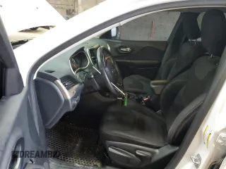 2016 Jeep Cherokee Latitude с VIN 1C4PJMCS8GW215956, выставлен на аукционе Copart как лот 61360485 с пробегом 101 150 миль миль и Списание • Salvage title. История ставок и продаж доступна на DreamBid. Изображение 7.