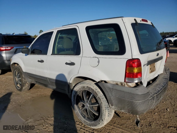 2007 Ford Escape XLS with VIN 1FMYU02Z07KB37338, listed as a Copart auction lot 83902704 with 326,105 mi miles and Salvage Title. Bid and sale history available at carsss.com. Image 2.