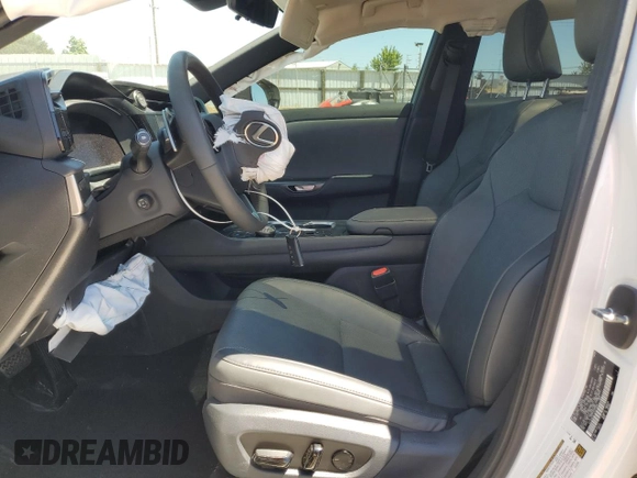 2023 Lexus RZ 450e Premium z VIN JTJAAAAB7PA020268, wystawiony jako Copart lot #58538734 z przebiegiem 12 517 mil mil oraz Szkody całkowita. Historia ofert i sprzedaży dostępna na DreamBid. Obrazek 7.