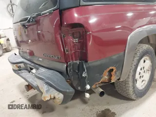 2004 Chevrolet Suburban LT z VIN 1GNFK16Z94J134187, wystawiony jako IAAI lot #41810015 z przebiegiem 262 667 mil mil oraz . Historia ofert i sprzedaży dostępna na DreamBid. Obrazek 6.