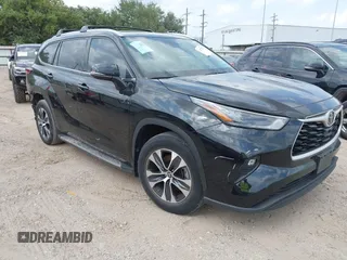 2022 Toyota Highlander XLE z VIN 5TDGZRAH9NS135673, wystawiony jako IAAI lot #42272708 z przebiegiem 45 018 mil mil oraz . Historia ofert i sprzedaży dostępna na DreamBid. Obrazek 1.
