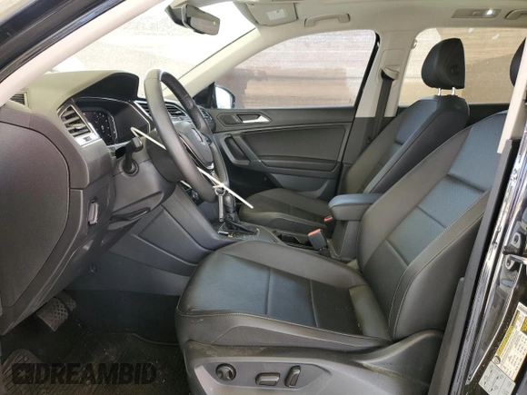 2020 Volkswagen Tiguan SE z VIN 3VV3B7AXXLM138188, wystawiony jako Copart lot #52787085 z przebiegiem 58 363 mil mil oraz Szkody całkowita. Historia ofert i sprzedaży dostępna na DreamBid. Obrazek 7.