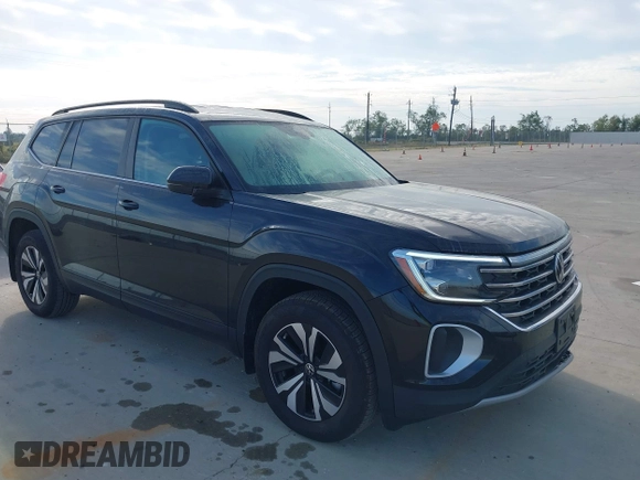 2024 Volkswagen Atlas SE with VIN 1V2LR2CA7RC553936, listed as a IAAI auction lot 40662181 with 4,305 mi miles and . Bid and sale history available at DreamBid. Image 1.