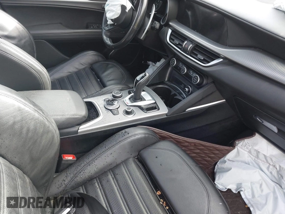 2022 Alfa Romeo Stelvio Veloce z VIN ZASPAKBNXN7D26328, wystawiony jako IAAI lot #42326409 z przebiegiem 42 494 mil mil oraz . Historia ofert i sprzedaży dostępna na DreamBid. Obrazek 5.