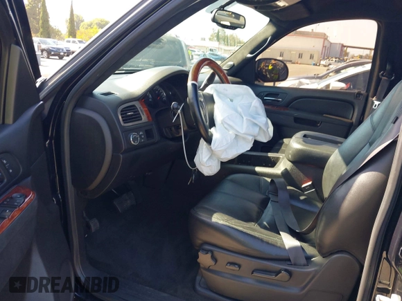 2013 Chevrolet Tahoe LT z VIN 1GNSCBE03DR174545, wystawiony jako IAAI lot #42510886 z przebiegiem 184 627 mil mil oraz . Historia ofert i sprzedaży dostępna na DreamBid. Obrazek 5.