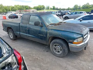 1998 Dodge Dakota SLT with VIN 1B7GL22X4WS554408, listed as a IAAI auction lot 42202021 with 147,765 mi miles. Bid and sale history available at carsss.com. Image 1.