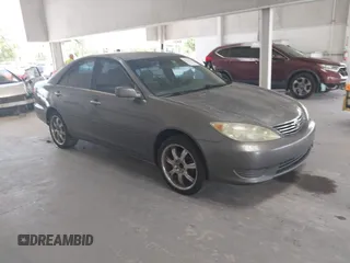 2005 Toyota Camry STD z VIN 4T1BE32KX5U614561, wystawiony jako IAAI lot #42521411 z przebiegiem 155 990 mil mil oraz . Historia ofert i sprzedaży dostępna na DreamBid. Obrazek 1.