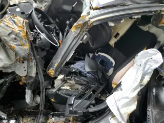 2024 Nissan Versa S z VIN 3N1CN8DVXRL881568, wystawiony jako Copart lot #49678335 z przebiegiem Nie podano mil oraz Nie do naprawy • Non repairable. Historia ofert i sprzedaży dostępna na DreamBid. Obrazek 7.