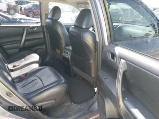 2010 Toyota Highlander SE z VIN 5TDKK3EHXAS017535, wystawiony jako IAAI lot #41965758 z przebiegiem 216 314 mil mil oraz . Historia ofert i sprzedaży dostępna na DreamBid. Obrazek 8.