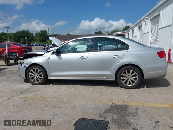 2012 Volkswagen Jetta Sedan SE w/Convenience with VIN 3VWDX7AJ1CM401939, listed as a IAAI auction lot 41941070 with 123,611 mi miles. Bid and sale history available at carsss.com. Image 14.