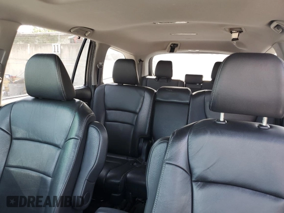 2019 Honda Pilot EX-L z VIN 5FNYF5H51KB042356, wystawiony jako Copart lot #57775565 z przebiegiem Nie podano mil oraz Nie do naprawy • Non repairable. Historia ofert i sprzedaży dostępna na DreamBid. Obrazek 10.