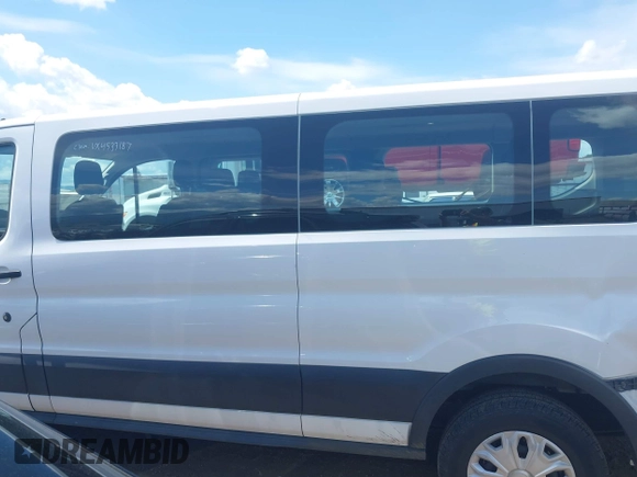 2021 Ford Transit Passenger XL z VIN 1FBAX2Y87MKA31170, wystawiony jako IAAI lot #42348150 z przebiegiem 60 124 mil mil oraz . Historia ofert i sprzedaży dostępna na DreamBid. Obrazek 14.