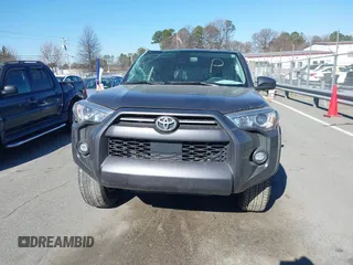 2021 Toyota 4Runner SR5 z VIN JTEMU5JR7M5953230, wystawiony jako IAAI lot #41705423 z przebiegiem 64 240 mil mil oraz . Historia ofert i sprzedaży dostępna na DreamBid. Obrazek 12.