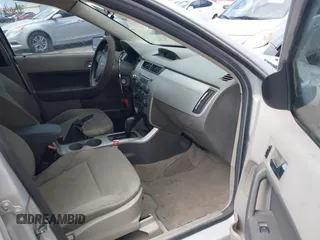 2008 Ford Focus SE with VIN 1FAHP35N18W199448, listed as a IAAI auction lot 42088860 with 174,391 mi miles. Bid and sale history available at carsss.com. Image 5.