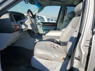 2004 Lincoln Navigator Luxury with VIN 5LMFU28R94LJ23919, listed as a Copart auction lot 71115804 with 157,518 mi miles and Clean Title. Bid and sale history available at carsss.com. Image 7.