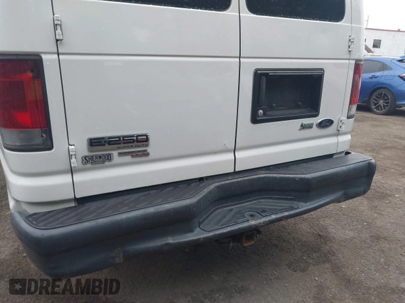 2013 Ford Econoline Cargo Commercial z VIN 1FTNE2EW6DDA13611, wystawiony jako IAAI lot #42237700 z przebiegiem 188 346 mil mil oraz . Historia ofert i sprzedaży dostępna na DreamBid. Obrazek 6.