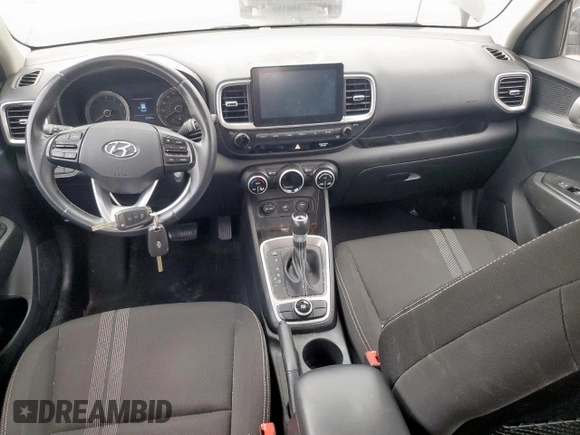 2021 Hyundai Venue SEL z VIN KMHRC8A33MU072942, wystawiony jako Copart lot #57939575 z przebiegiem 25 389 mil mil oraz Szkoda całkowita • Salvage title. Historia ofert i sprzedaży dostępna na DreamBid. Obrazek 8.