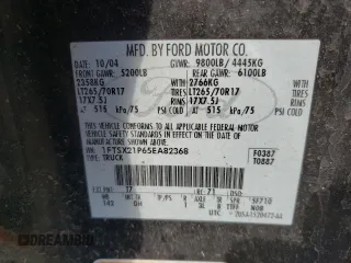 2005 Ford F-250 XL z VIN 1FTSX21P65EA82368, wystawiony jako Copart lot #57249743 z przebiegiem 209 923 mil mil oraz Czysty tytuł • Clean title. Historia ofert i sprzedaży dostępna na DreamBid. Obrazek 12.