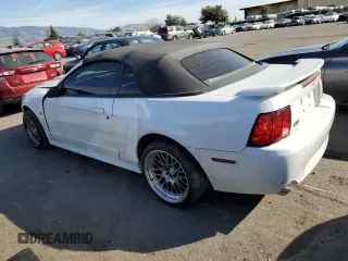 2003 Ford Mustang GT Deluxe z VIN 1FAFP45XX3F445761, wystawiony jako Copart lot #42546915 z przebiegiem 130 833 mil mil oraz Szkoda całkowita • Salvage title. Historia ofert i sprzedaży dostępna na DreamBid. Obrazek 2.