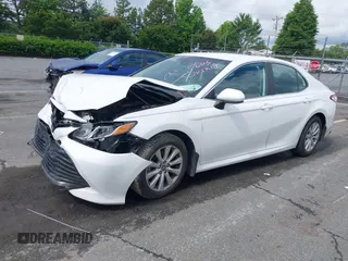 2019 Toyota Camry LE z VIN 4T1B11HKXKU237605, wystawiony jako IAAI lot #42248386 z przebiegiem 70 235 mil mil oraz . Historia ofert i sprzedaży dostępna na DreamBid. Obrazek 17.