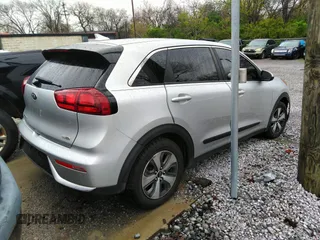 2018 Kia Niro LX with VIN KNDCB3LCXJ5147445, listed as a IAAI auction lot 41930470 with 134,224 mi miles. Bid and sale history available at carsss.com. Image 4.