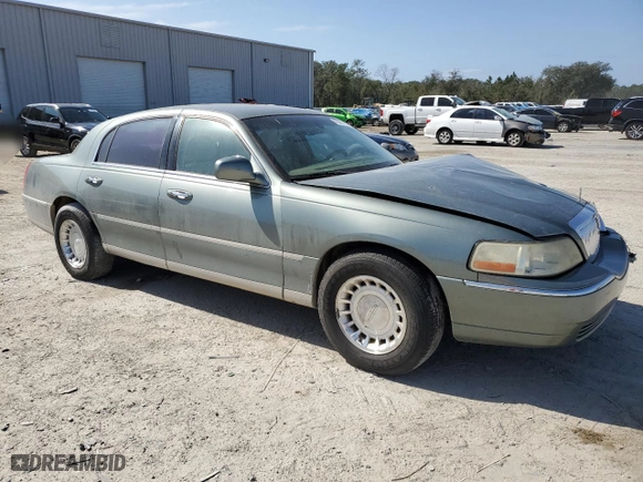 2006 Lincoln Town Car Signature with VIN 1LNHM81V56Y648066, listed as a Copart auction lot 45041495 with 189,137 mi miles and Salvage Title. Bid and sale history available at carsss.com. Image 4.