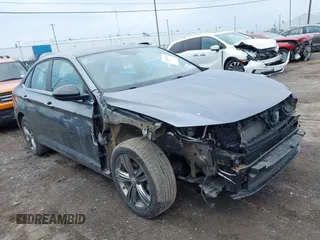 2019 Volkswagen Jetta S z VIN 3VWC57BU5KM250435, wystawiony jako IAAI lot #42059574 z przebiegiem 60 017 mil mil oraz . Historia ofert i sprzedaży dostępna na DreamBid. Obrazek 1.
