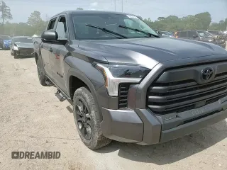 2024 Toyota Tundra SR5 z VIN 5TFLA5DB0RX151993, wystawiony jako Copart lot #56543025 z przebiegiem 17 502 mil mil oraz Szkoda całkowita • Salvage title. Historia ofert i sprzedaży dostępna na DreamBid. Obrazek 13.