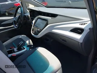 2020 Chevrolet Bolt EV LT z VIN 1G1FY6S07L4144203, wystawiony jako IAAI lot #42443911 z przebiegiem 41 666 mil mil oraz . Historia ofert i sprzedaży dostępna na DreamBid. Obrazek 5.