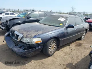 2003 Lincoln Town Car Executive z VIN 1LNHM81W43Y632820, wystawiony jako IAAI lot #42048881 z przebiegiem 137 738 mil mil oraz . Historia ofert i sprzedaży dostępna na DreamBid. Obrazek 17.
