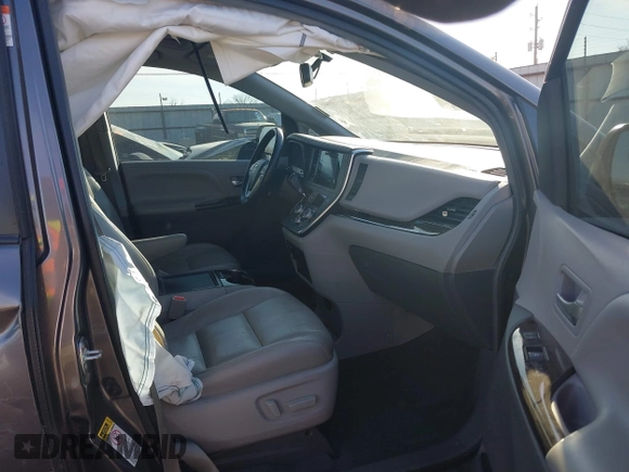 2016 Toyota Sienna XLE with VIN 5TDYK3DC6GS710062, listed as a IAAI auction lot 40953646 with 145,233 mi miles. Bid and sale history available at carsss.com. Image 5.