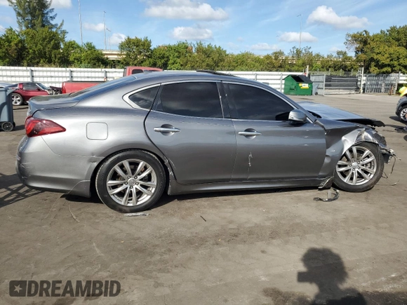 2015 Infiniti Q70 z VIN JN1BY1AP1FM541792, wystawiony jako Copart lot #86699094 z przebiegiem Nie podano mil oraz Szkoda całkowita • Salvage title. Historia ofert i sprzedaży dostępna na DreamBid. Obrazek 3.
