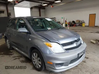 2006 Scion xA z VIN JTKKT624265011251, wystawiony jako IAAI lot #42312544 z przebiegiem 154 090 mil mil oraz . Historia ofert i sprzedaży dostępna na DreamBid. Obrazek 1.