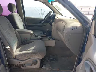 2003 Chevrolet TrailBlazer LS with VIN 1GNDS13S432222507, listed as a IAAI auction lot 42035817 with 220,061 mi miles. Bid and sale history available at carsss.com. Image 5.