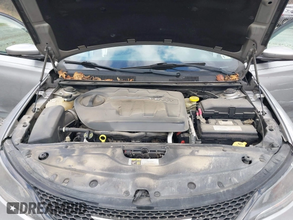 2015 Chrysler 200 S with VIN 1C3CCCBG7FN613684, listed as a IAAI auction lot 41028061 with 111,061 mi miles. Bid and sale history available at carsss.com. Image 10.