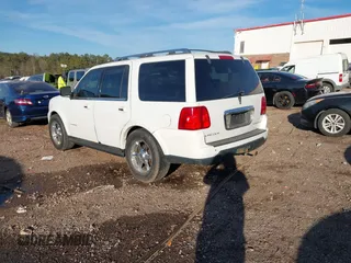 2005 Lincoln Navigator Luxury with VIN 5LMFU28575LJ14098, listed as a IAAI auction lot 41385570 with 244,580 mi miles. Bid and sale history available at carsss.com. Image 3.