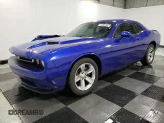 2019 Dodge Challenger SXT z VIN 2C3CDZAG6KH731875, wystawiony jako Copart lot #56013875 z przebiegiem 58 568 mil mil oraz Czysty tytuł • Clean title. Historia ofert i sprzedaży dostępna na DreamBid. Obrazek 1.