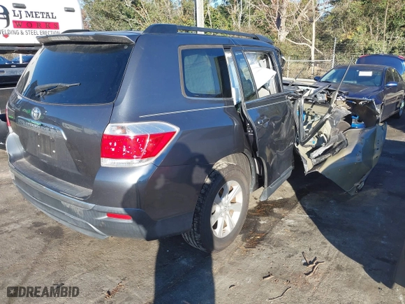 2013 Toyota Highlander with VIN 5TDZK3EH9DS140987, listed as a IAAI auction lot 41012130 with 141,832 mi miles. Bid and sale history available at carsss.com. Image 4.